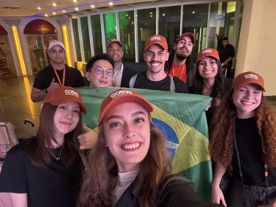 Equipe Ingoo comemorando resultado
