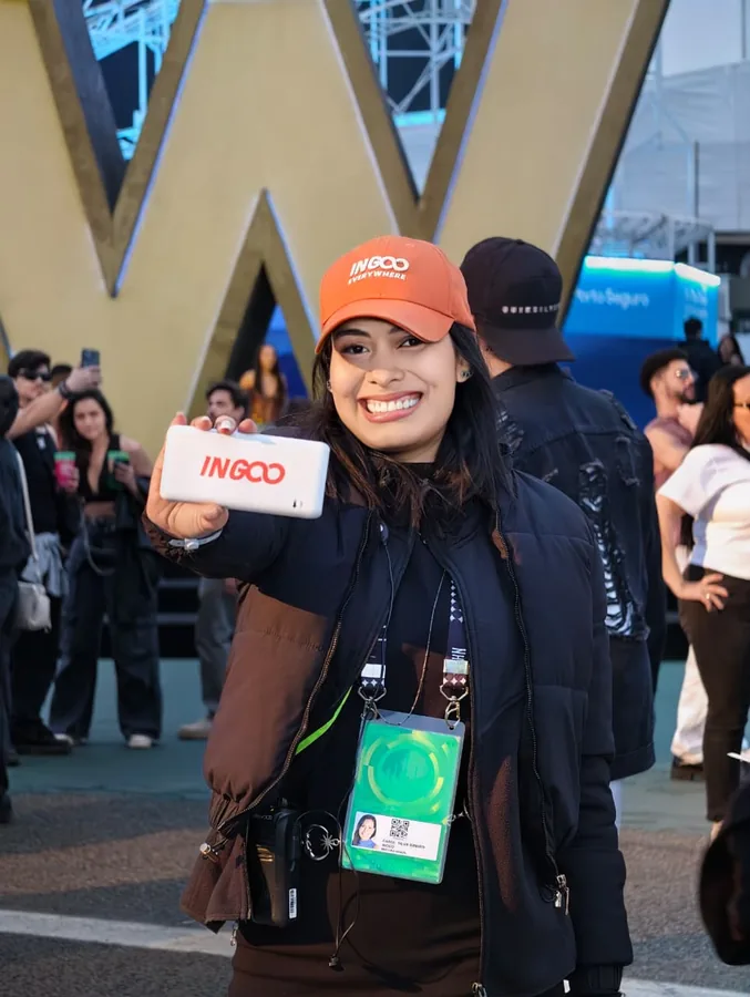 Promotora Ingoo em ativação