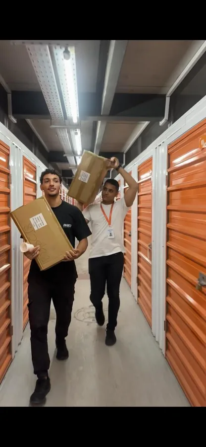 Estação Ingoo em corredor comercial