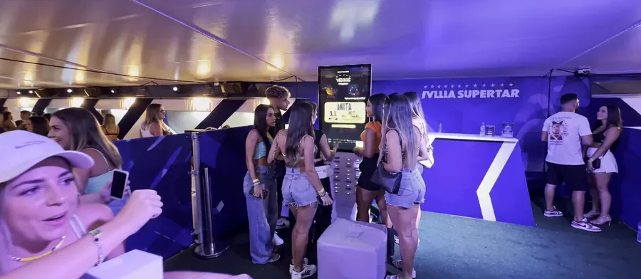 Público usando a rede Ingoo